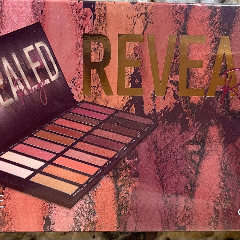 Coastal Scents eyeshadow pallete